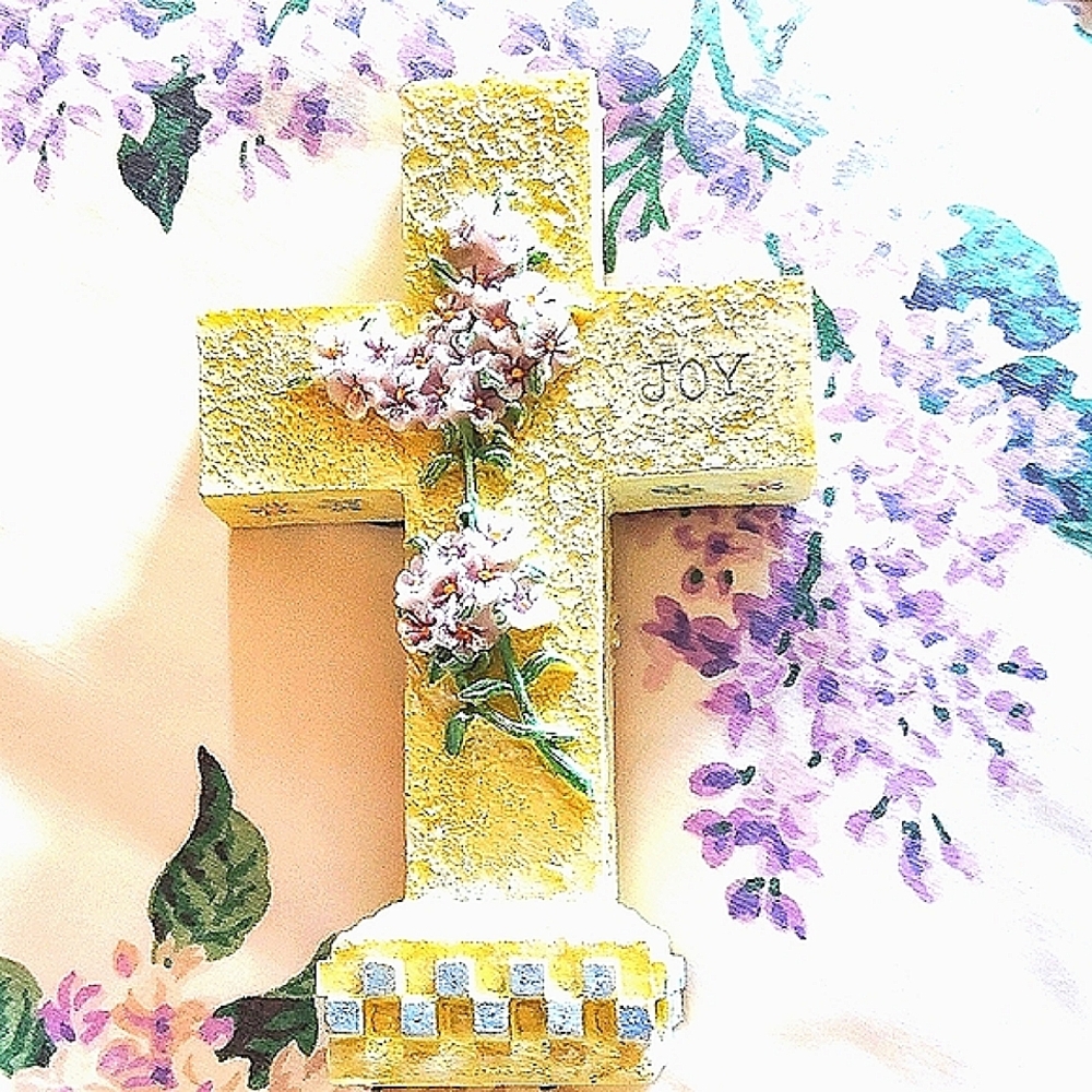 Stand-up Resin Floral Cross Decor